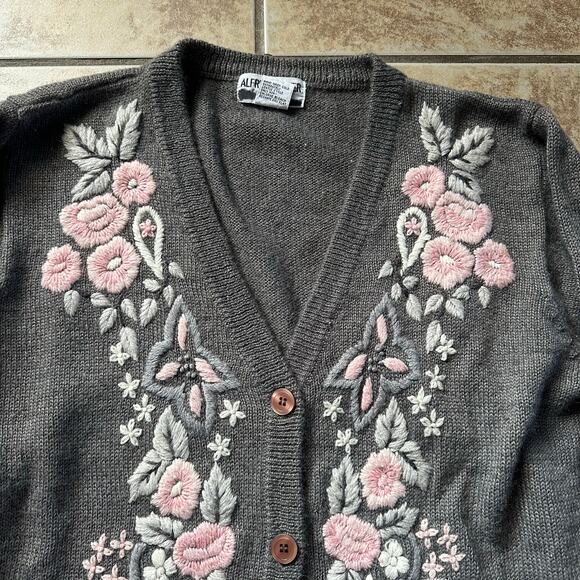 Coquette Girl Floral Embroidered Wool Blend Cardigan Gray Size Medium Petite - Picture 3 of 6